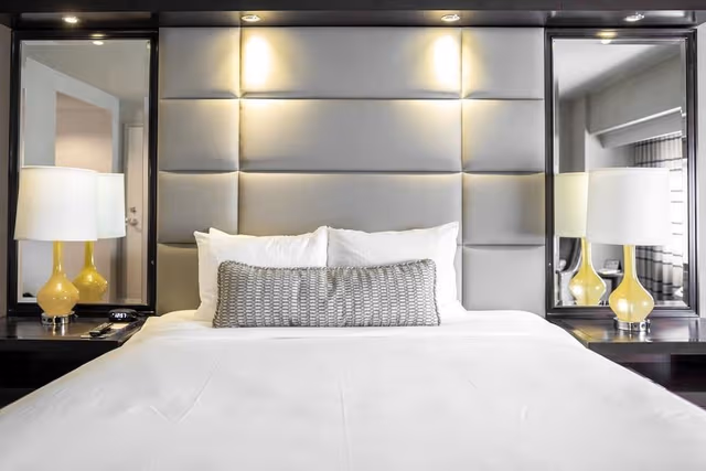 Deluxe Room, 1 King Bed, North Tower