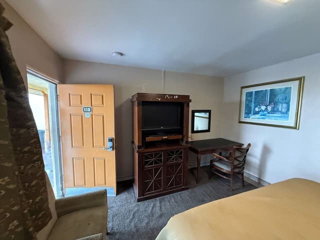 Room, 1 King Bed, Non Smoking