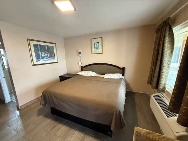 Room, 1 King Bed, Non Smoking