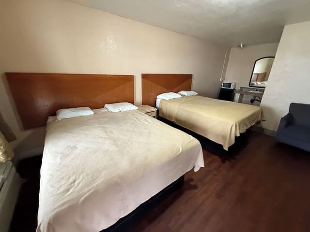 Room, 2 Queen Beds, Smoking