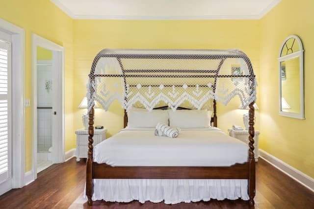 Classic King Balcony - James House