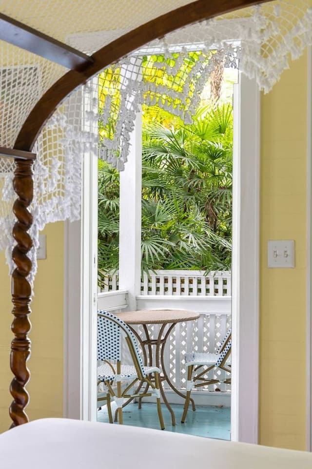 Classic King Balcony - James House