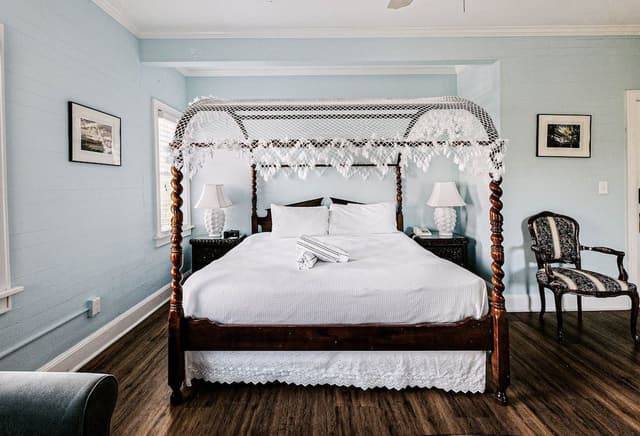 Deluxe King Balcony - James House