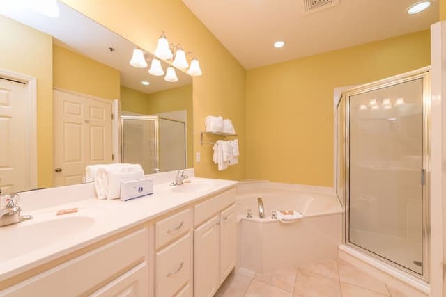 Premium Condo, 3 Bedrooms, 2 Bathrooms