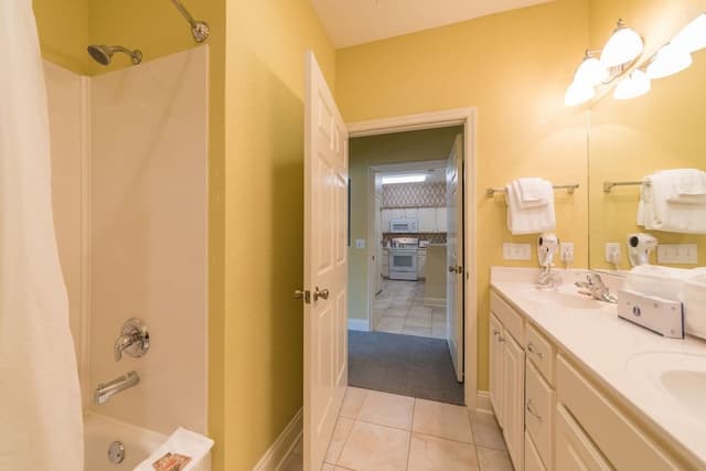 Premium Condo, 3 Bedrooms, 2 Bathrooms