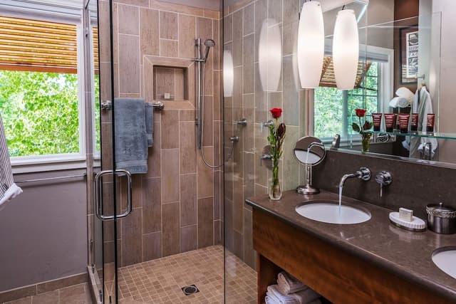 The Madrone, 1 King Bed, Private Bathroom