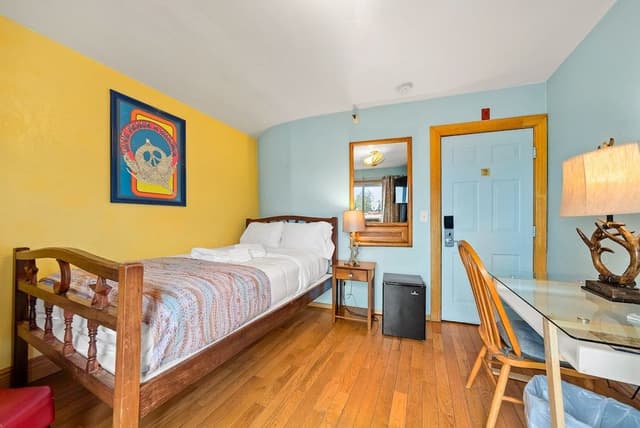 Double Room, 1 Double Bed, Shared Bathroom