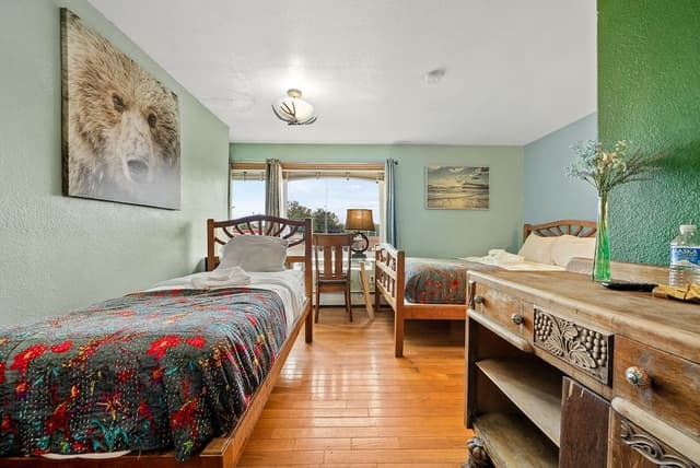 Classic Room, Multiple Beds, Private Bathroom