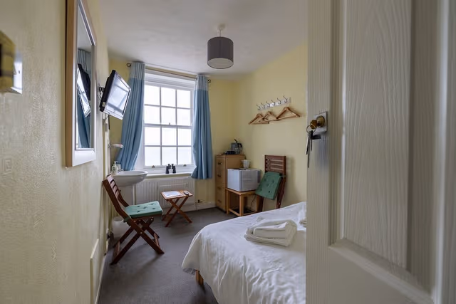 Small Double/Single Sea View Room( Private External Bathroom)