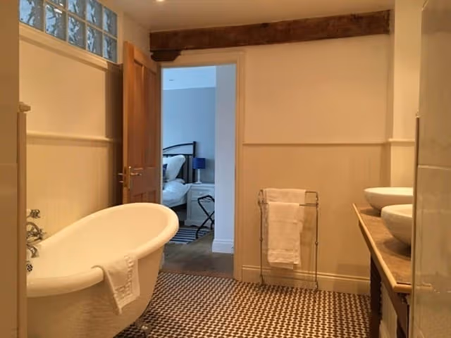 Deluxe Room, Ensuite