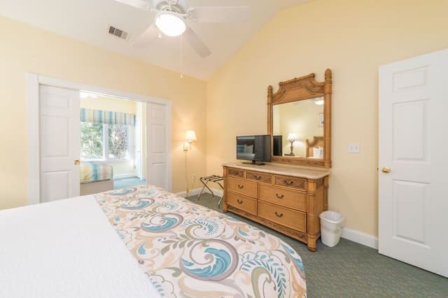 Condo, 3 Bedroom (East)