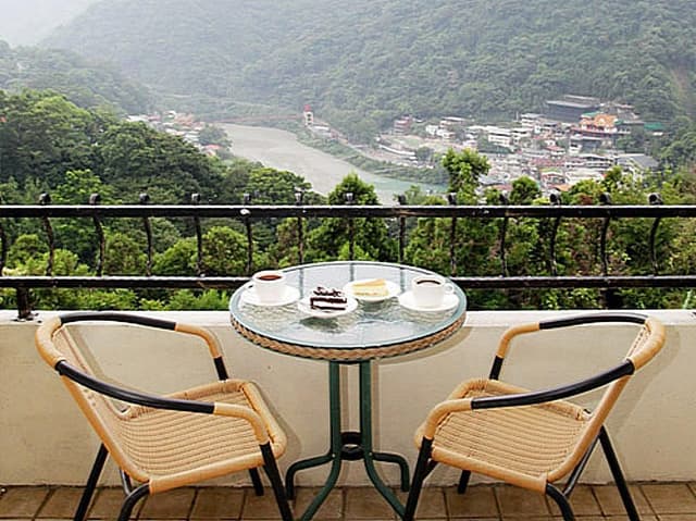 Suite with Mountain View