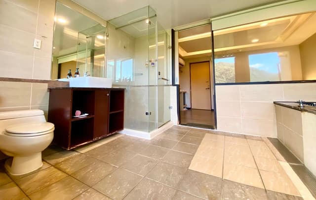 Suite with Mountain View