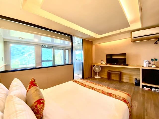 Suite with Mountain View