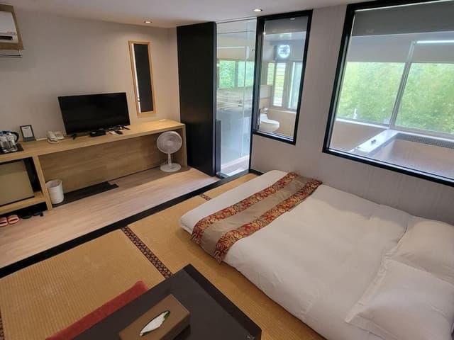 Deluxe Suite, Japanese Futon