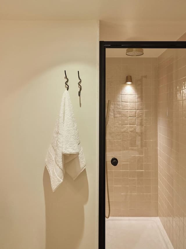 Large Guest Room