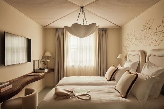 Large Guest Room