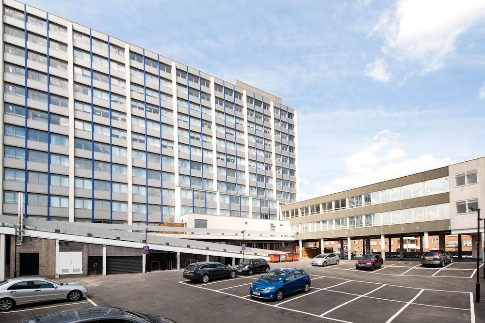 Premier Inn London Hendon (The Hyde)0