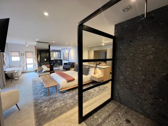 Honeymoon Suite