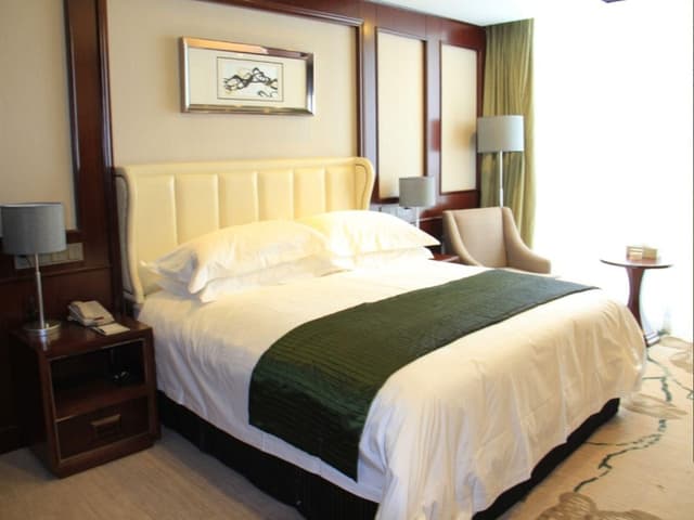 Deluxe King Room