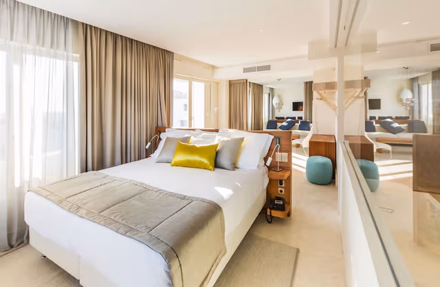 Suite, 1 King Bed, Sea View