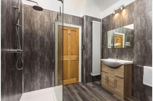 Deluxe Double Suite with Hot tub