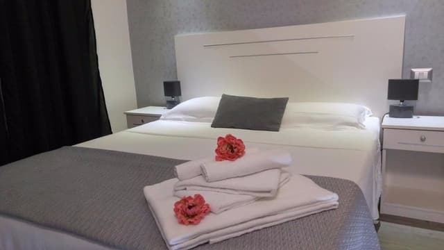 Deluxe Triple Room, 1 Bedroom, Ensuite, City View (External)