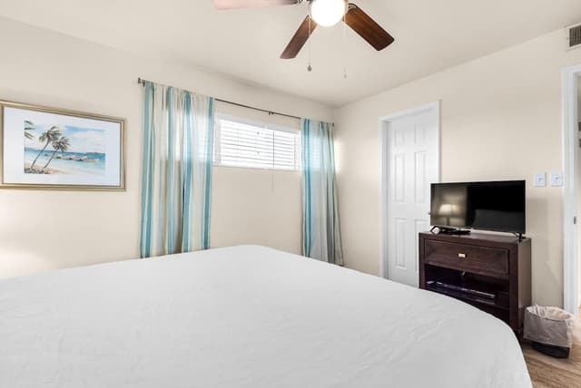 Condo, Multiple Beds (Holiday Surf and Racquet Club 707)