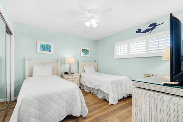 Condo, Multiple Beds (Holiday Surf and Racquet Club 710)