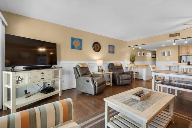 Condo, 1 King Bed with Sofa bed (Holiday Surf and Racquet Club 412)