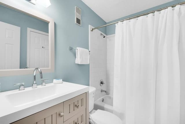 Condo, 1 King Bed with Sofa bed (Holiday Surf and Racquet Club 711)