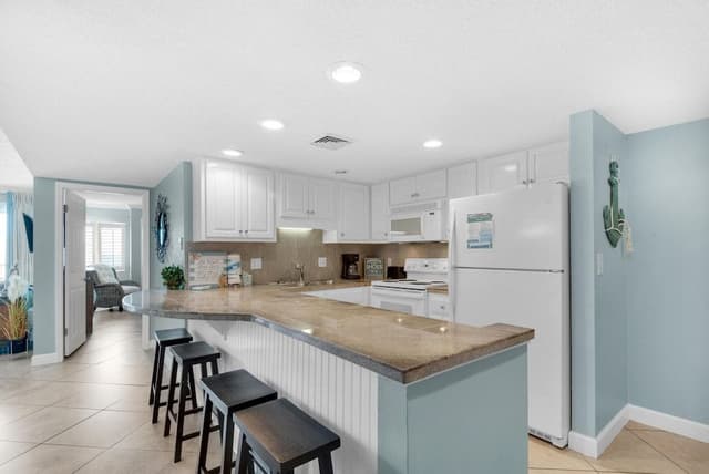 Condo, 1 King Bed with Sofa bed (Holiday Surf and Racquet Club 711)