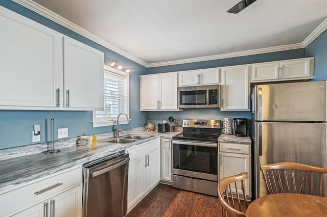 Condo, 2 Bedrooms