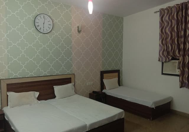 Grand Room, Multiple Beds, Corner