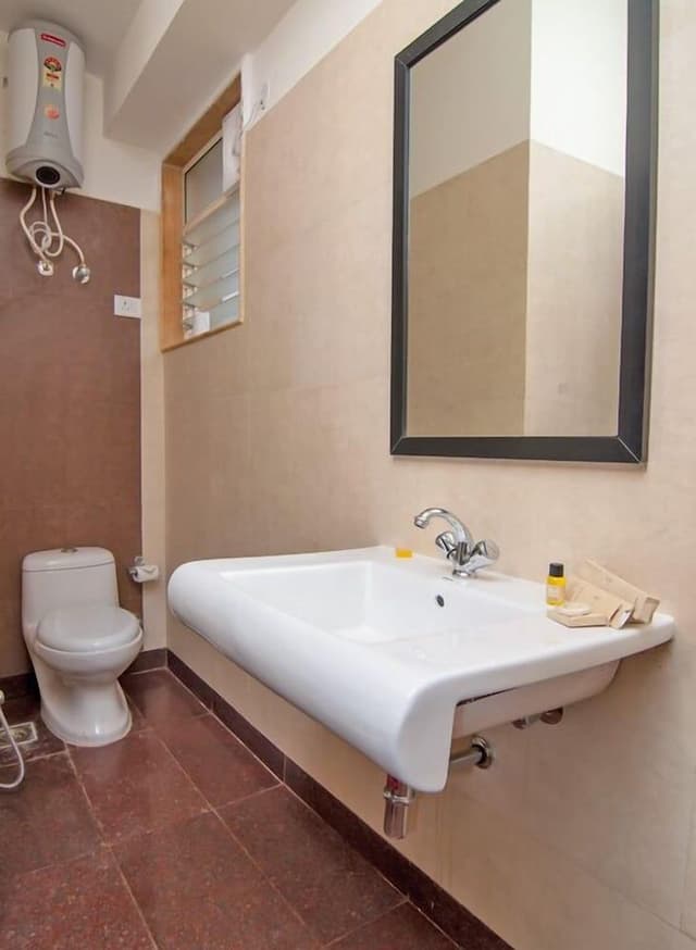 Standard Room, 1 King Bed