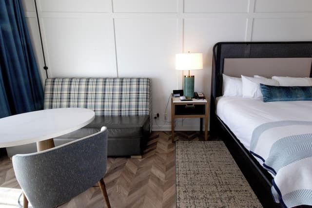 Standard Room, 1 King Bed