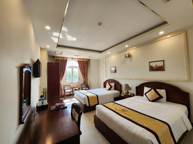 Deluxe City View Twin Bed Room