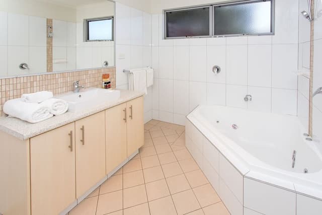 Luxury House, 3 Bedrooms, Balcony, Ocean View (Beach House)