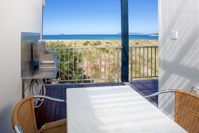 Luxury House, 3 Bedrooms, Balcony, Ocean View (Beach House)