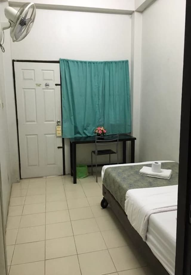Small Bed Fan Room