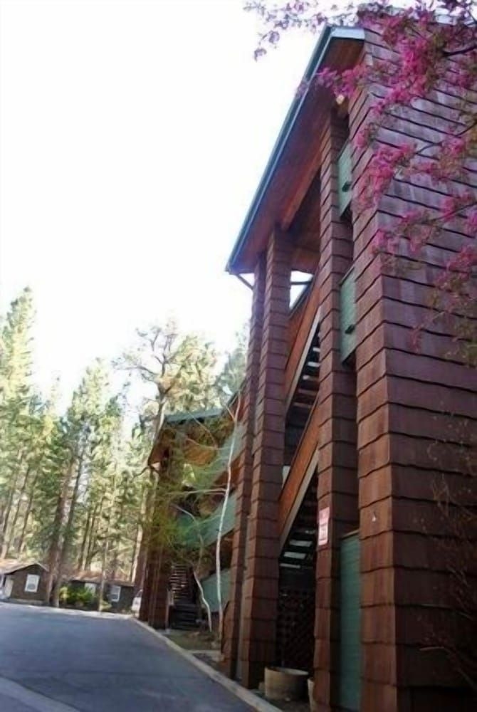 GetAways at Snow Lake Lodge4