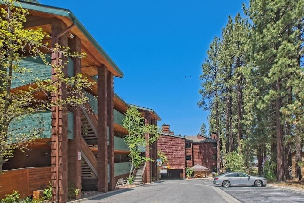 GetAways at Snow Lake Lodge0