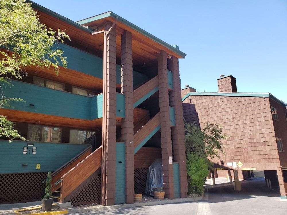 GetAways at Snow Lake Lodge2