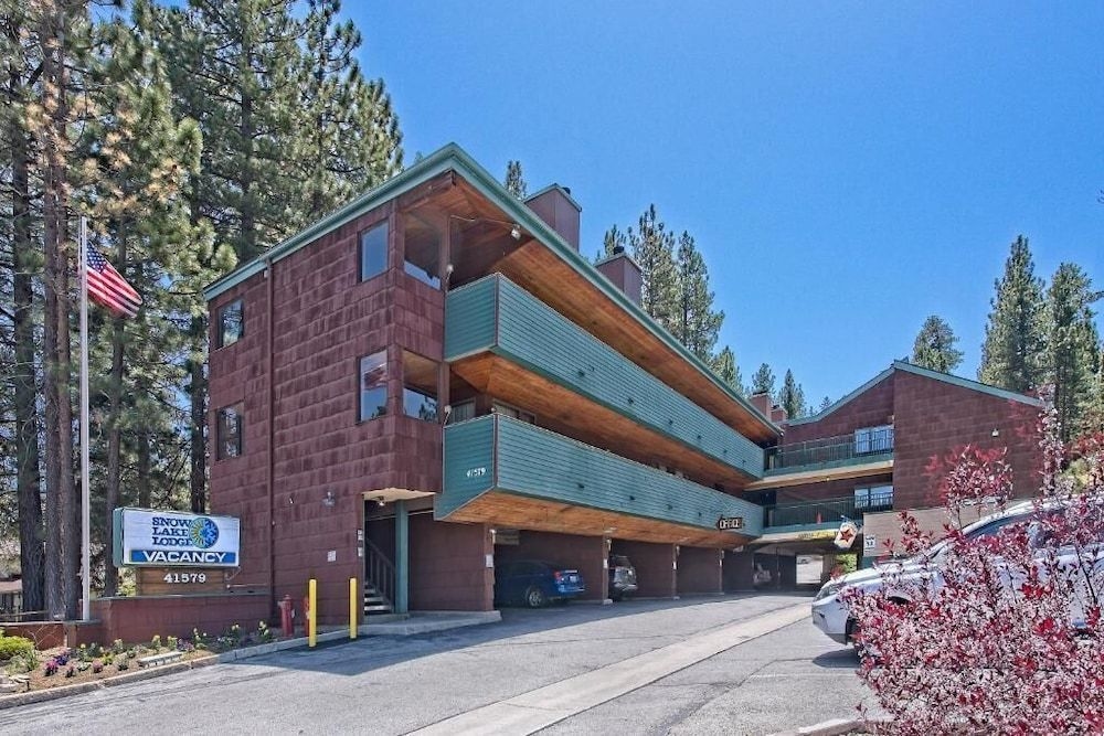 GetAways at Snow Lake Lodge1
