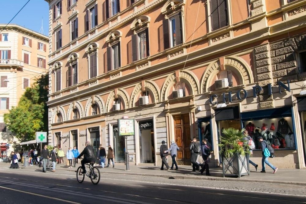 Maison Vaticana1