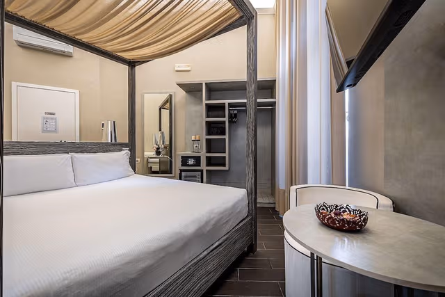 Triple Room (Font)