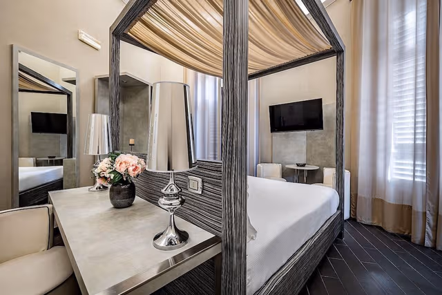 Triple Room (Font)