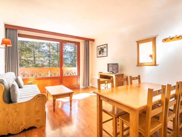 1 Bedroom Apartment with sleeping area for 6 persons