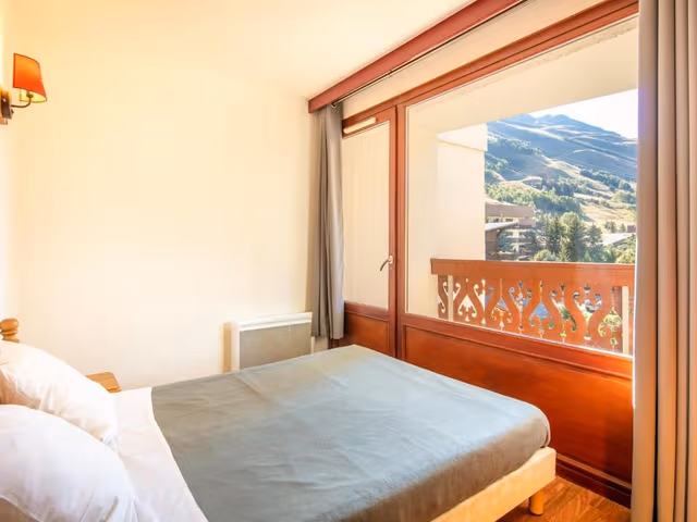 1 Bedroom Apartment with sleeping area for 6 persons