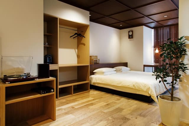 Semi Suite